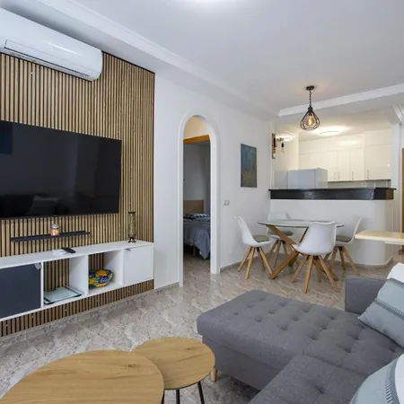 La Loma 77-20 Apartment *